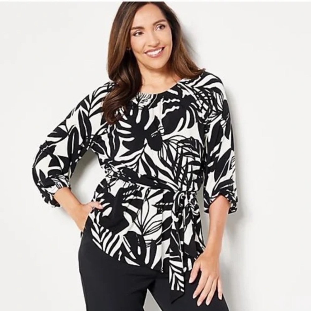 GIRL WITH CURVES Flounce Hem Knit Top A496919